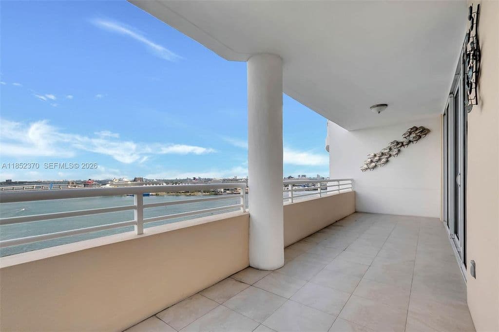3-bedroom Condo — 848 Brickell Key Dr APT 1906