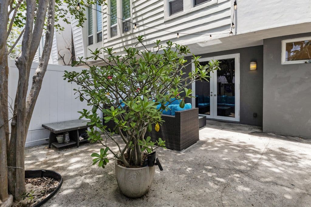 3-bedroom Property — 711 SE 16th Court
