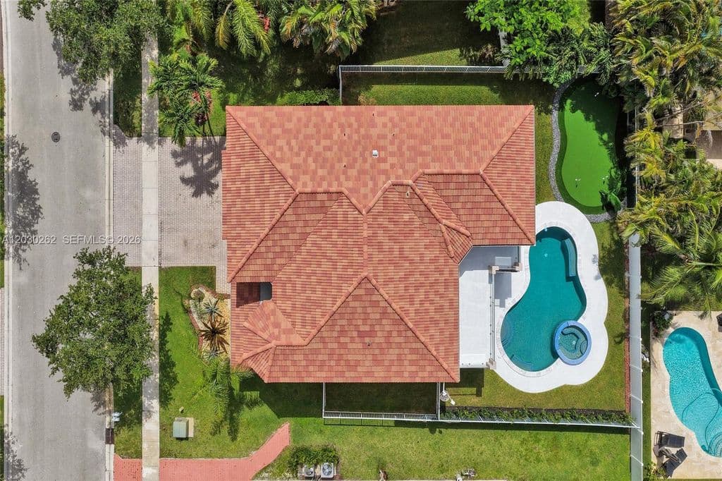 5-bedroom Single-Family Home — 16180 SW 14th St