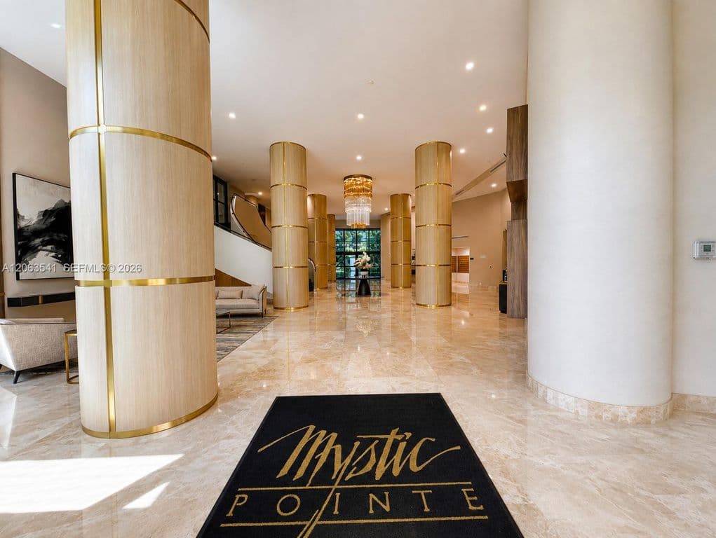 2+1 Condo — 3500 Mystic Pointe Dr APT 2204