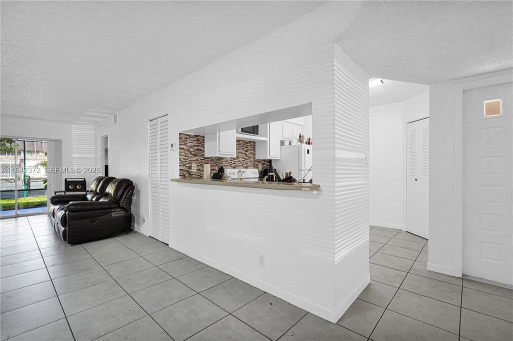 2+1 Condo — 9159 SW 141st Pl #9159