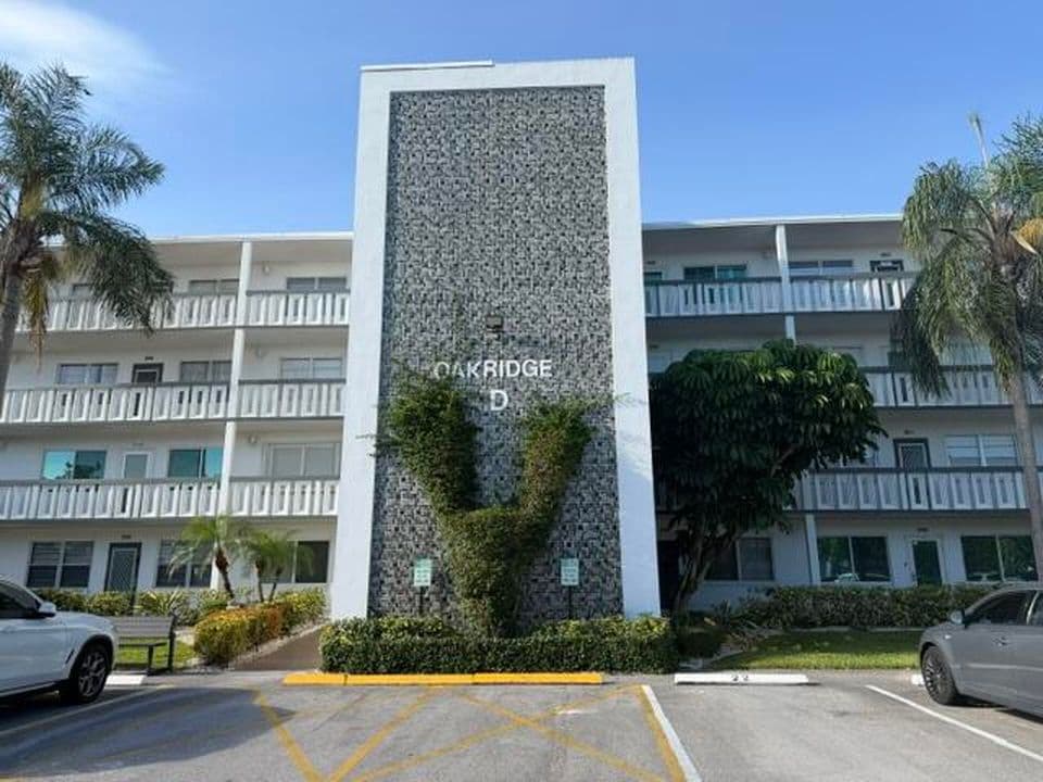2+1 Condo — 2026 Oakridge D