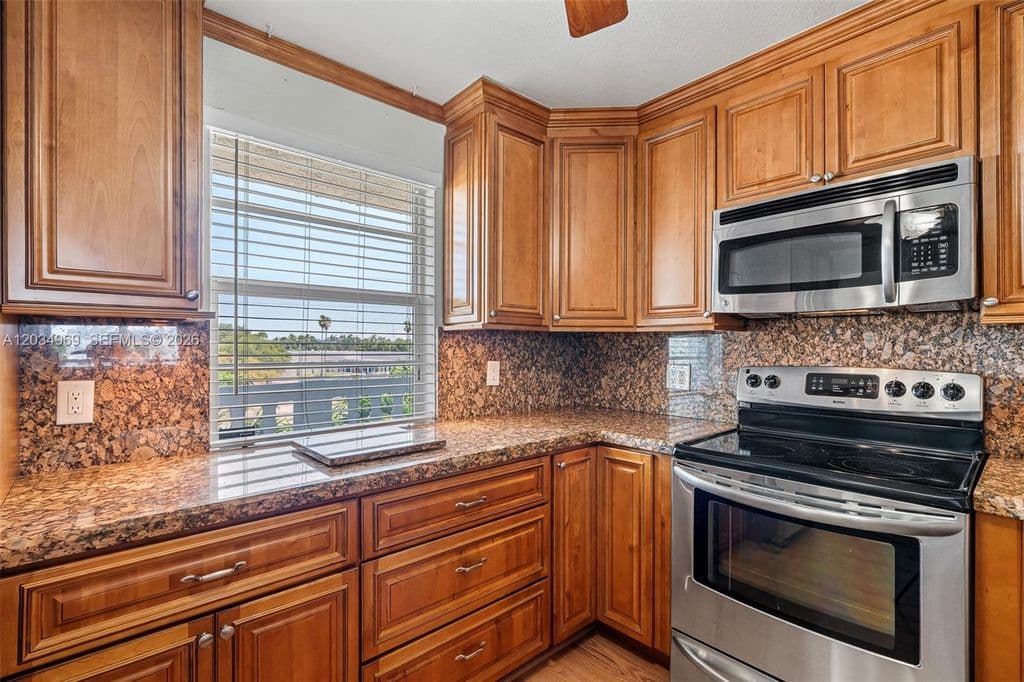 2-bedroom Condo — 325 SE 11th Ter APT 308