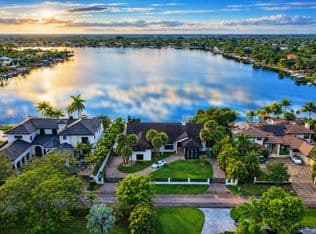 6+1 Müstakil ev — 13724 SW 92nd Ct, Miami, 33176