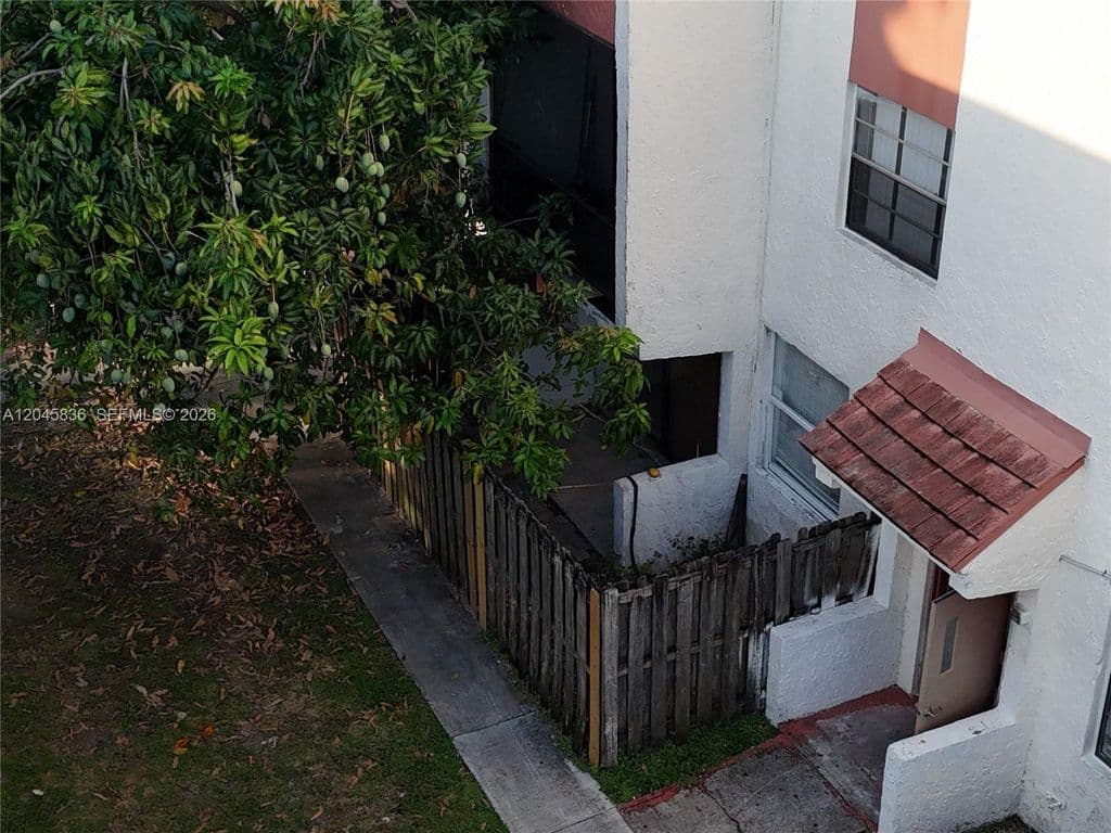 2-bedroom Condo — 1750 NW 55th Ave APT 103