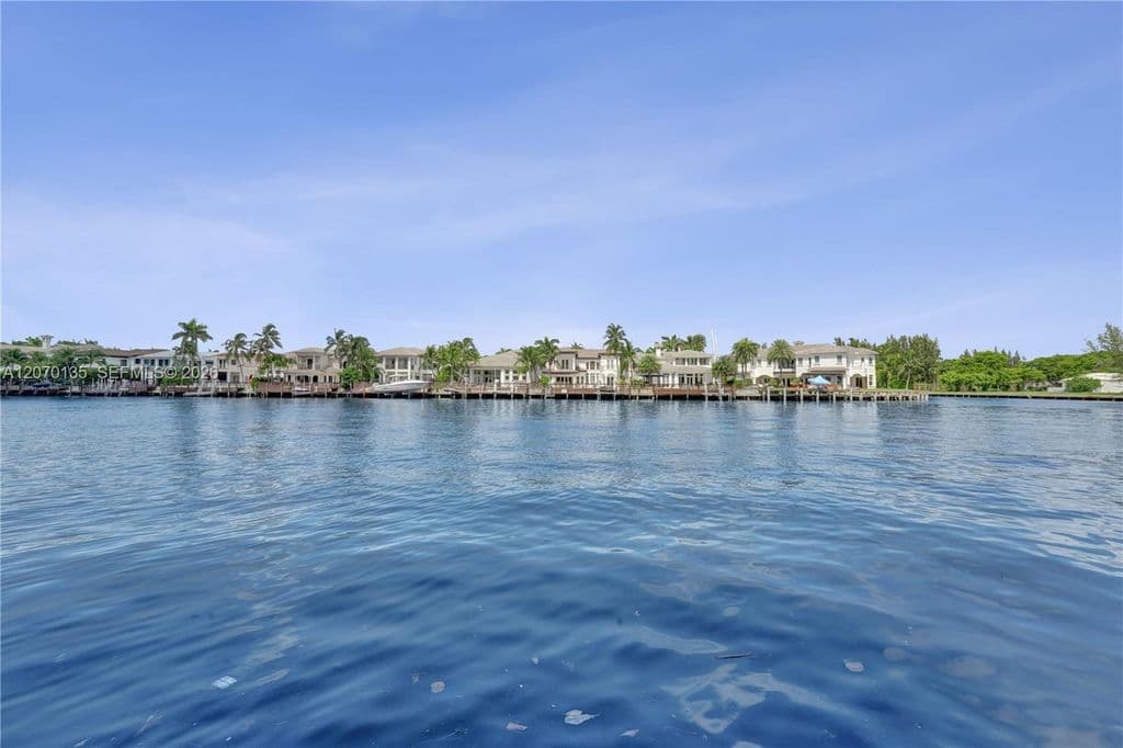 1+1 Condo — 1400 S Ocean Dr APT 205