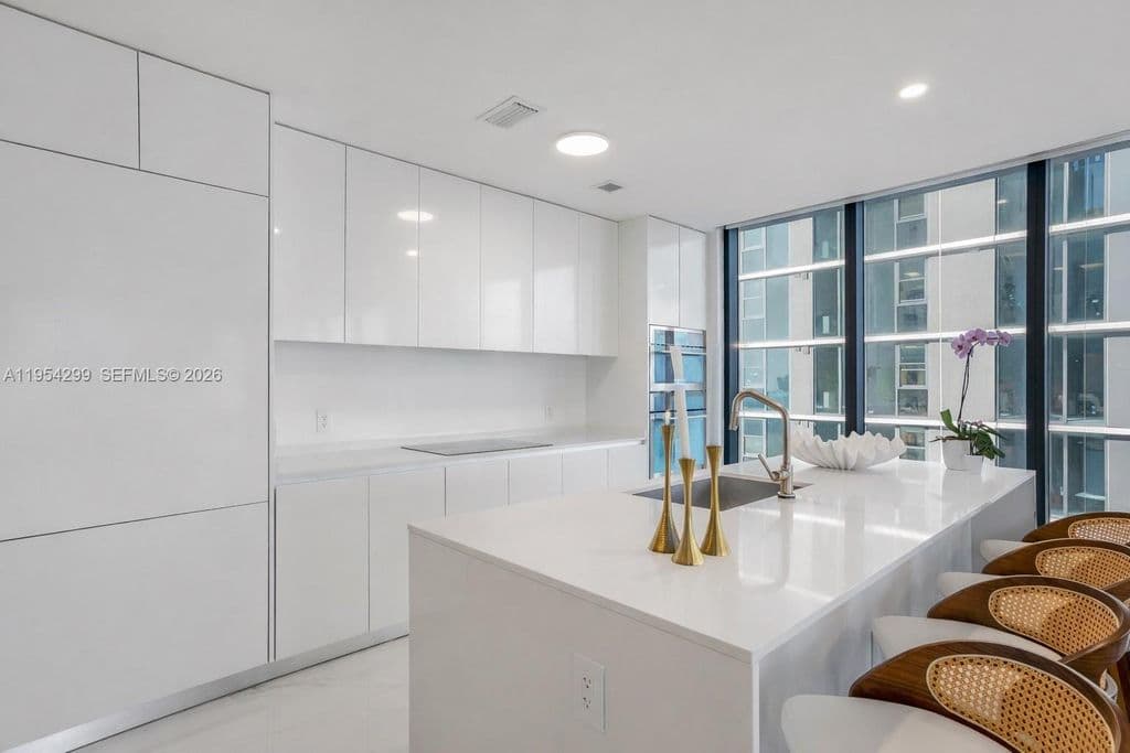 4-bedroom Condo — 700 NE 24th St Unit 901