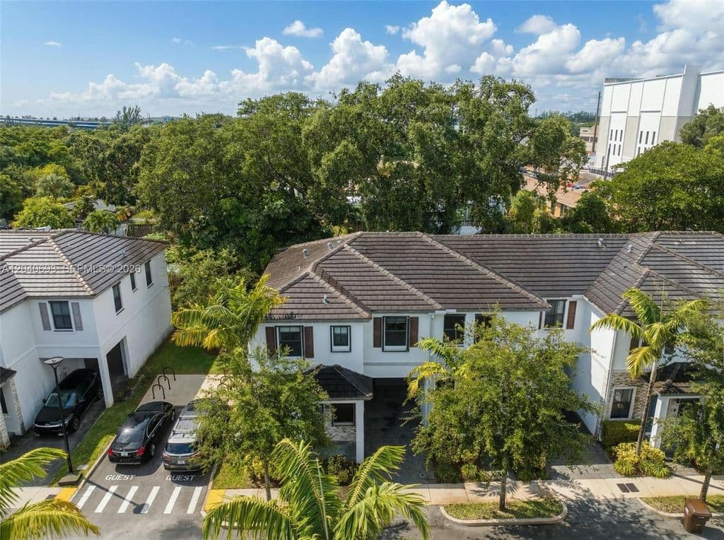 3+1 Mülk — 2821 SW 17th Ave