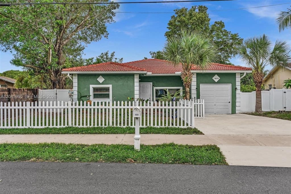 3+1 Müstakil ev — 1800 NW 3rd Ct
