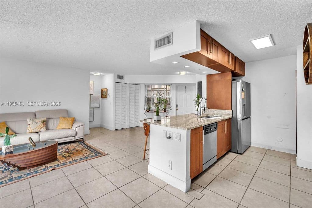 2-bedroom Condo — 8606 SW 3rd St APT 103