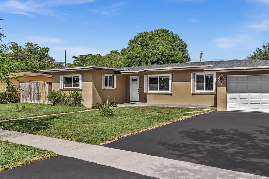 3+1 Müstakil ev — 721 FAIRWAY Drive