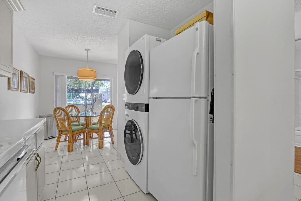 2+1 Condo — 13731 Via Aurora #A