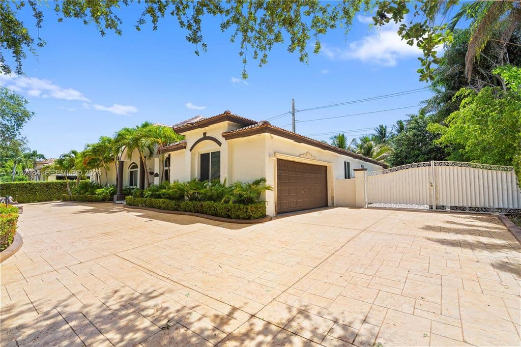 4-bedroom Single-Family Home — 16601 SW 87th Ct