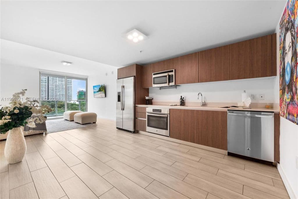 2+1 Condo — 1600 SW 1st Ave APT 707
