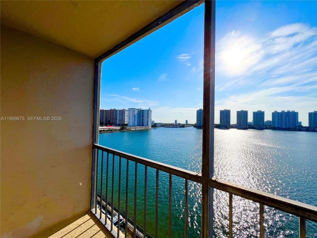 3+1 Condo — 17600 N Bay Rd #N701