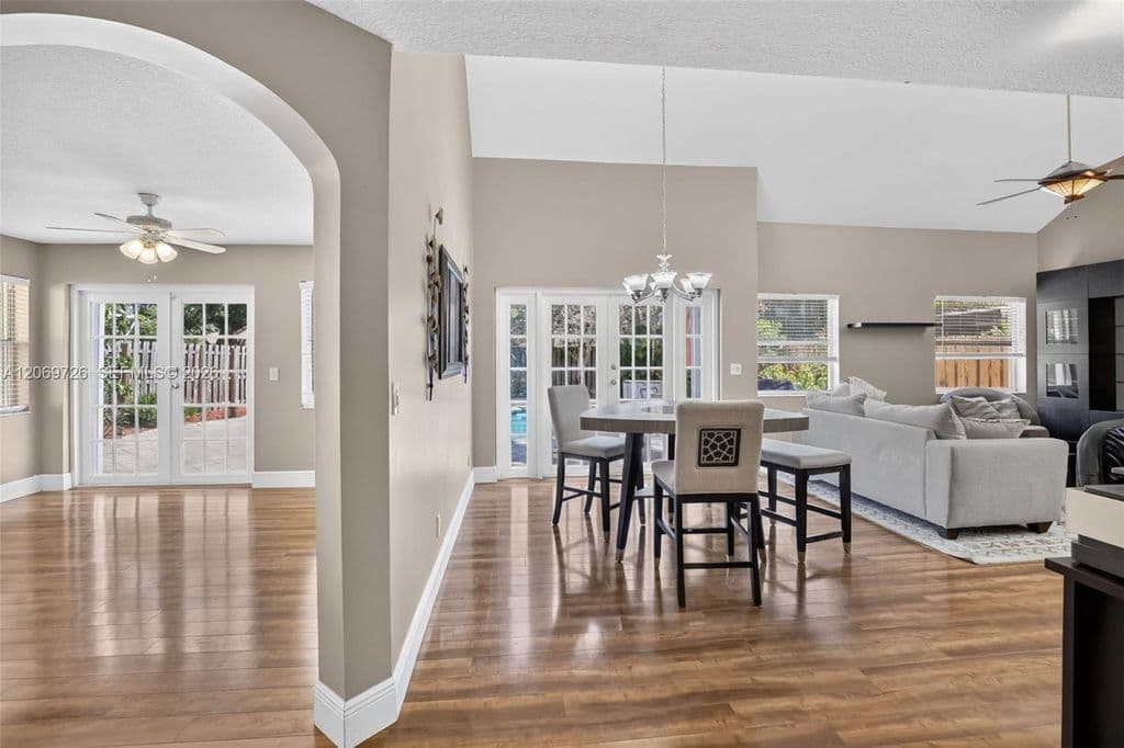 3+1 Müstakil ev — 2638 Oak Park Cir