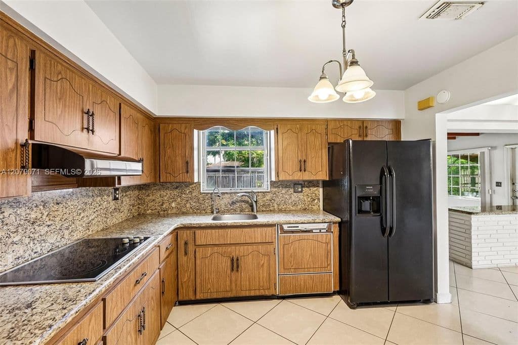 2-bedroom Single-Family Home — 3121 Hollywood Blvd