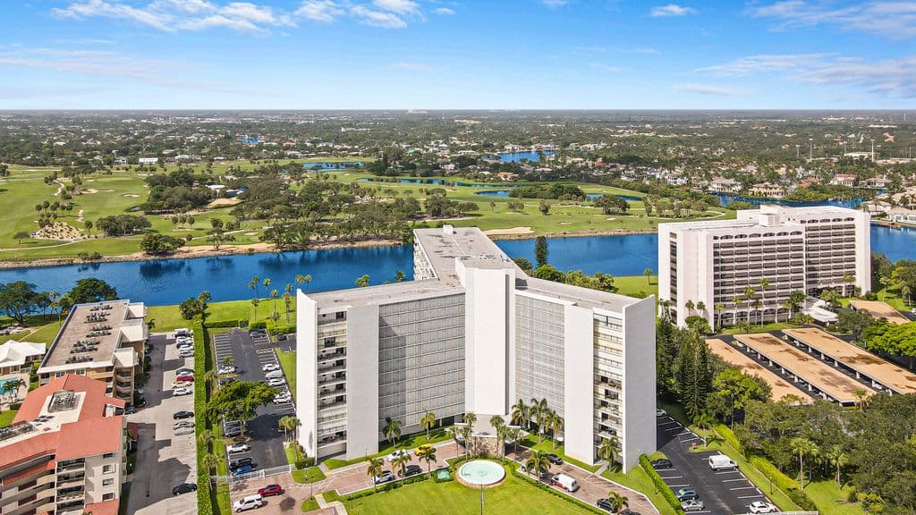 2+1 Condo — 336 Golfview Road #1016