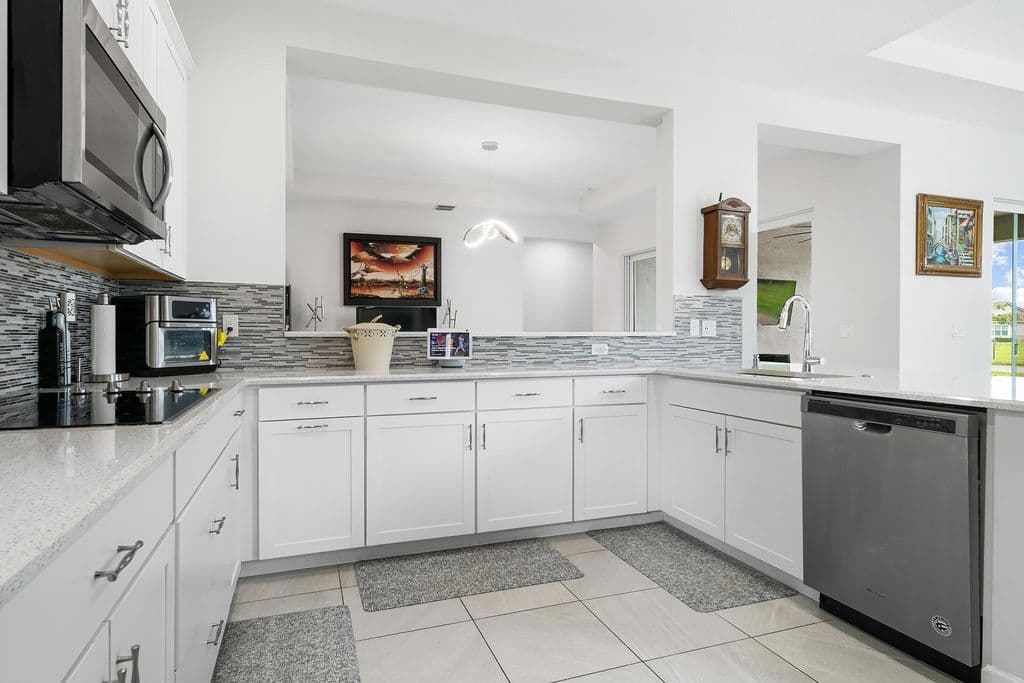 4-bedroom Single-Family Home — 15894 Meadowlark Court