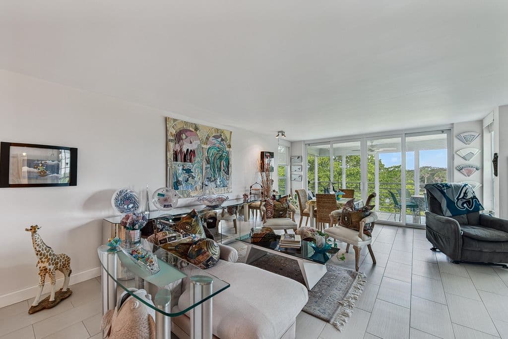 3-bedroom Condo — 804 CYPRESS Boulevard #503