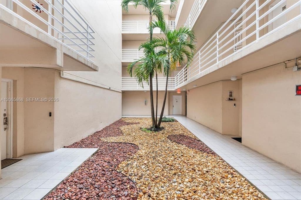 2+1 Condo — 8050 NW 8th St #1110