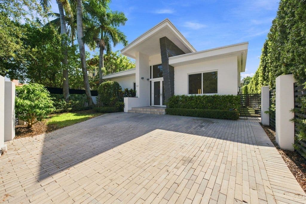 3-bedroom Single-Family Home — 121 S GORDON Road