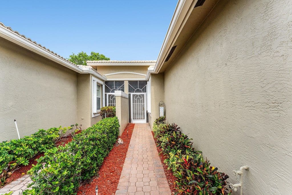 3-bedroom Single-Family Home — 10760 Royal Caribbean Circle