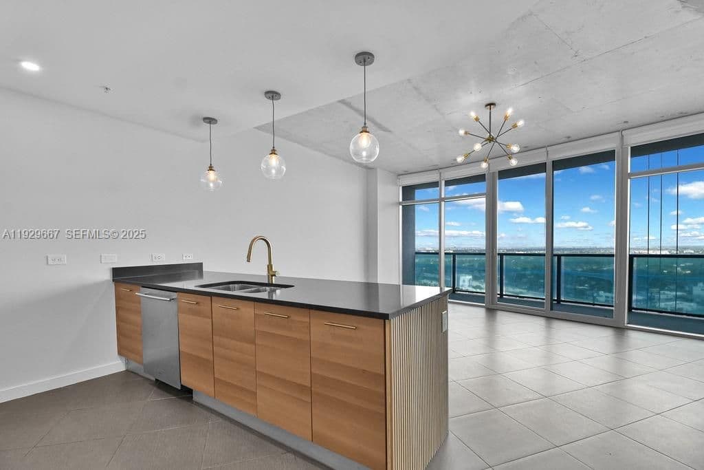 2-bedroom Condo — 3301 NE 1st Ave APT H2509