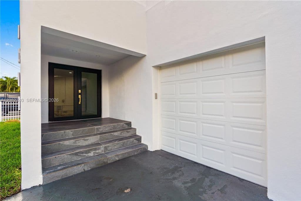 5-bedroom Single-Family Home — 1274 NW 55th Ter