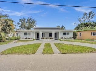 4-bedroom Property — 2018-2020 NE 19th St, Fort Lauderdale, 33305