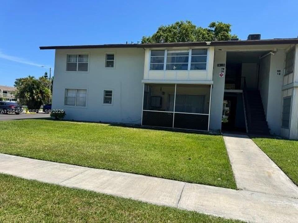 2+1 Condo — 380 E Laurel Dr APT 4D