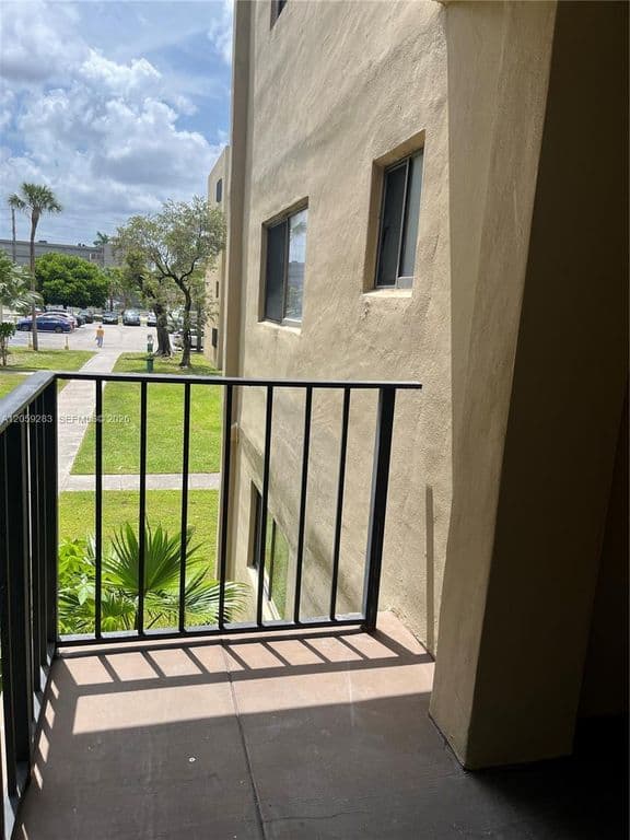 2+1 Condo — 8625 NW 8th St APT 213
