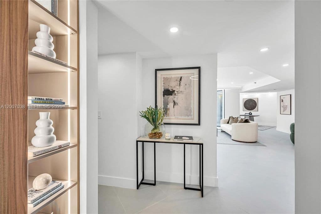 3+1 Condo — 20185 E Country Club Dr APT 1904