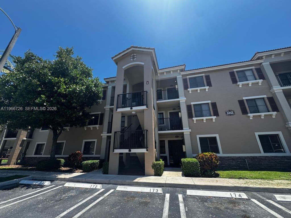 2-bedroom Condo — 22621 SW 88th Pl Unit 302-8