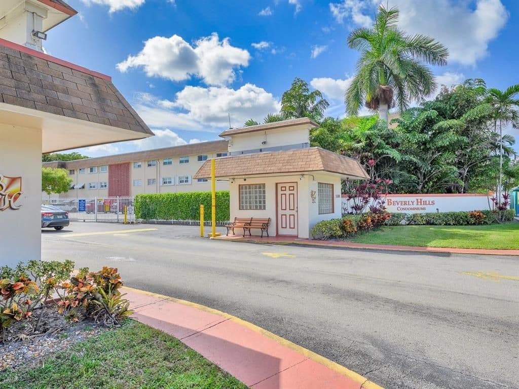 2+1 Condo — 5300 Washington Street #P131