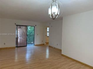 3+1 Condo — 20800 NE 8th Ct APT 206-17, Miami, 33179