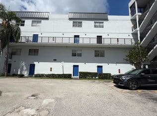 2+1 Condo — 7541 NW 16th Street NW #1105, Plantation, 33313