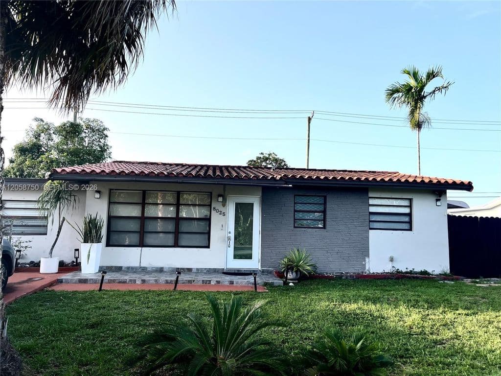 2+1 Müstakil ev — 8025 NW 170th St