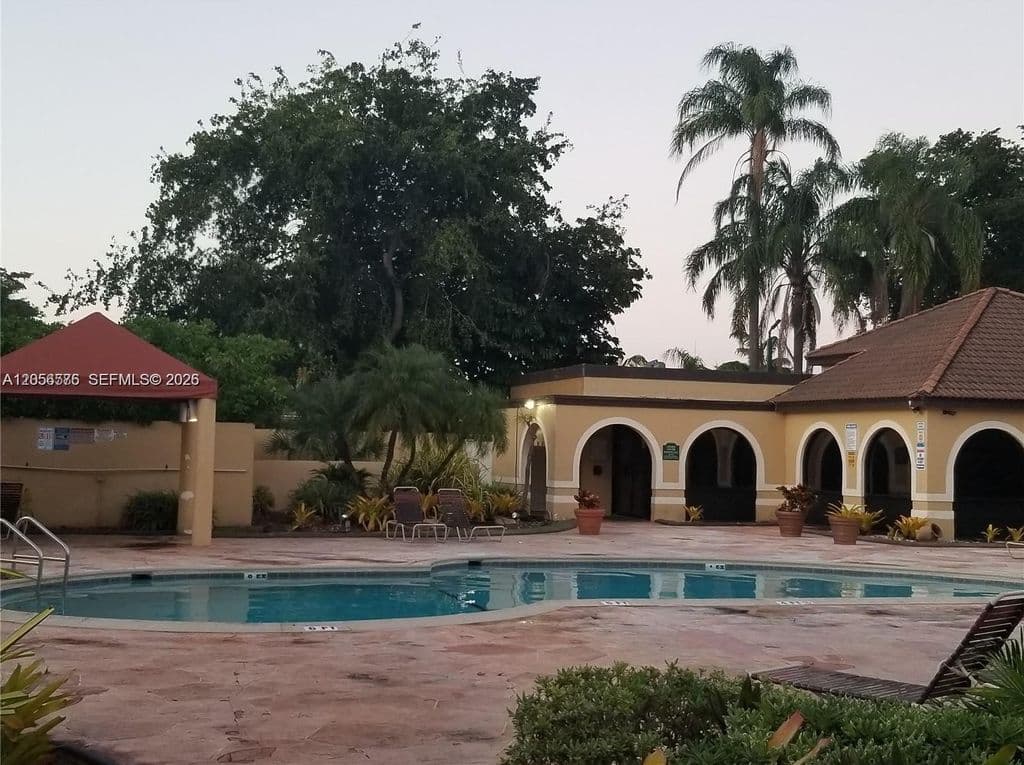 2+1 Condo — 15650 SW 80th St #F-207