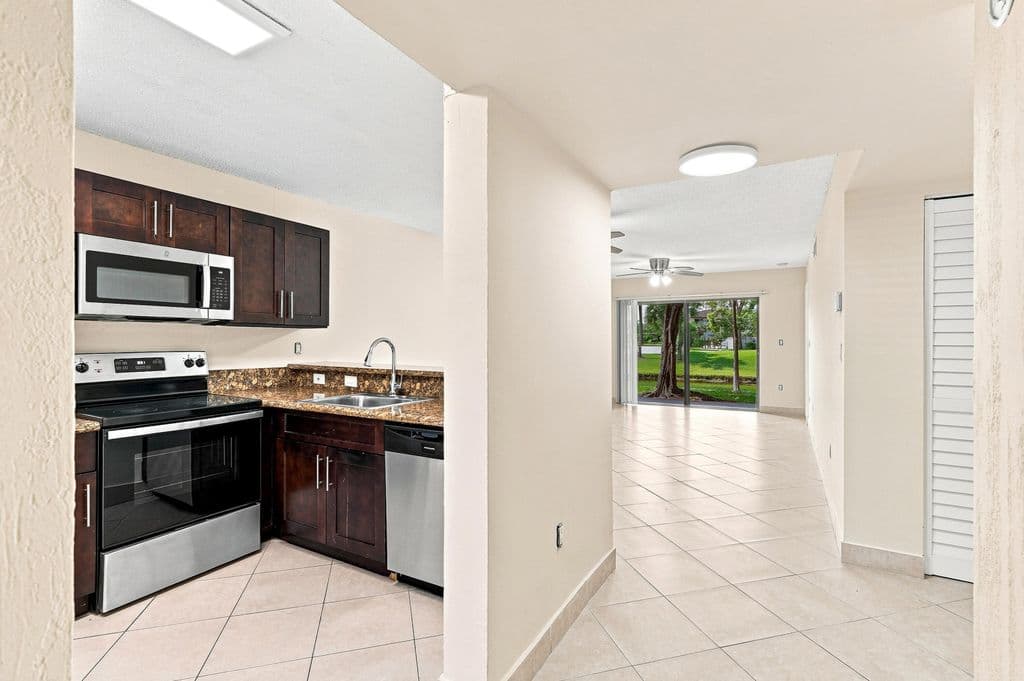 2+1 Condo — 9938 NOB HILL Lane #9938