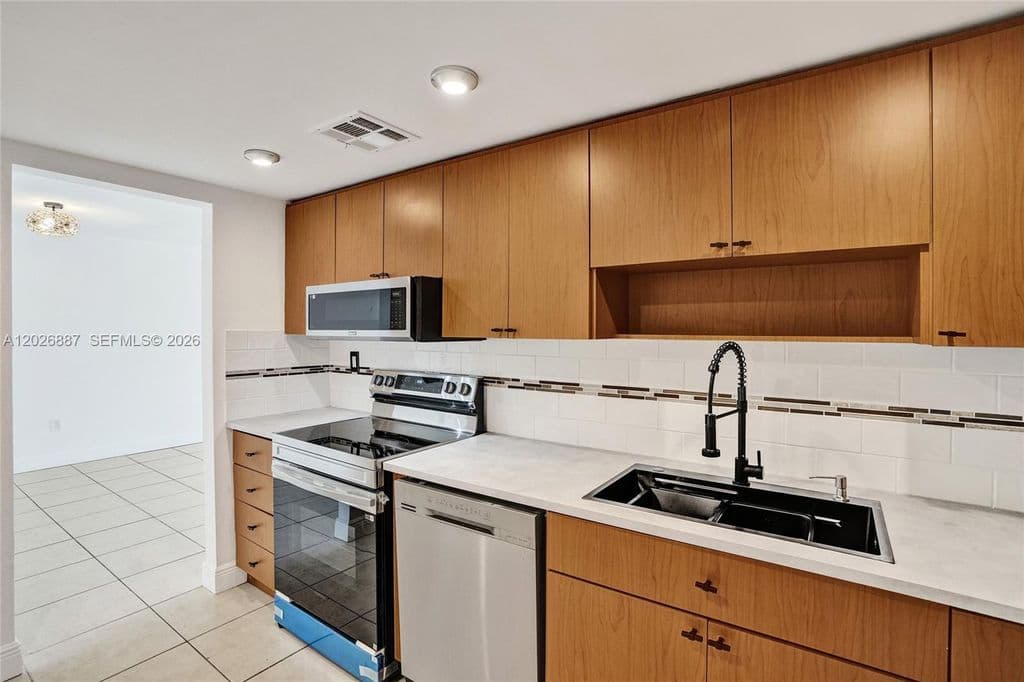 2+1 Condo — 1800 Sans Souci Blvd APT 435