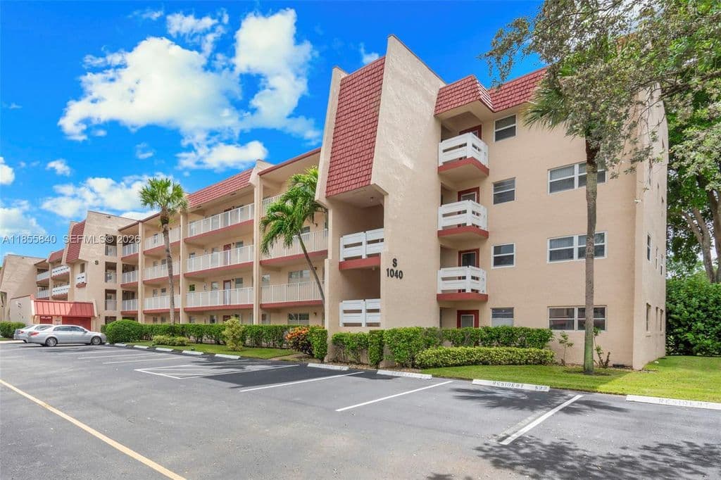 2+1 Condo — 1040 Country Club Dr APT 309