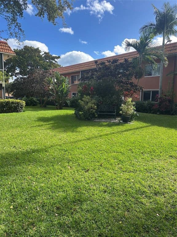 1+1 Condo — 119 NE 19th Court #215 G