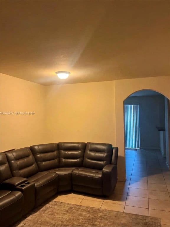 3-bedroom Property — 23786 SW 118th Ave