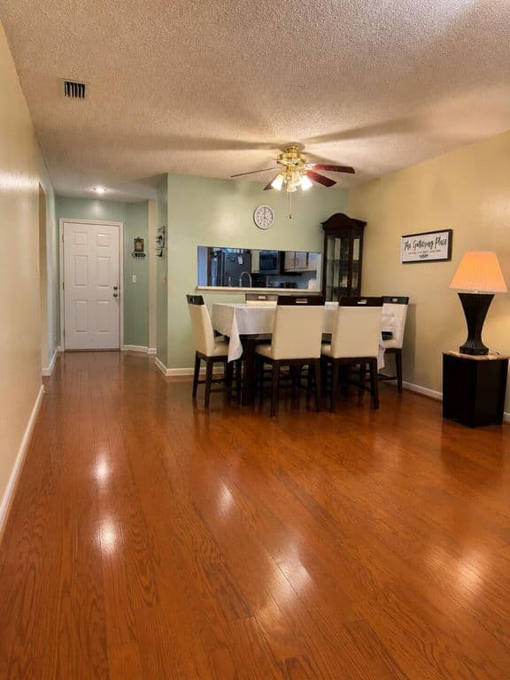 2-bedroom Condo — 404 HARBOUR POINTE Way