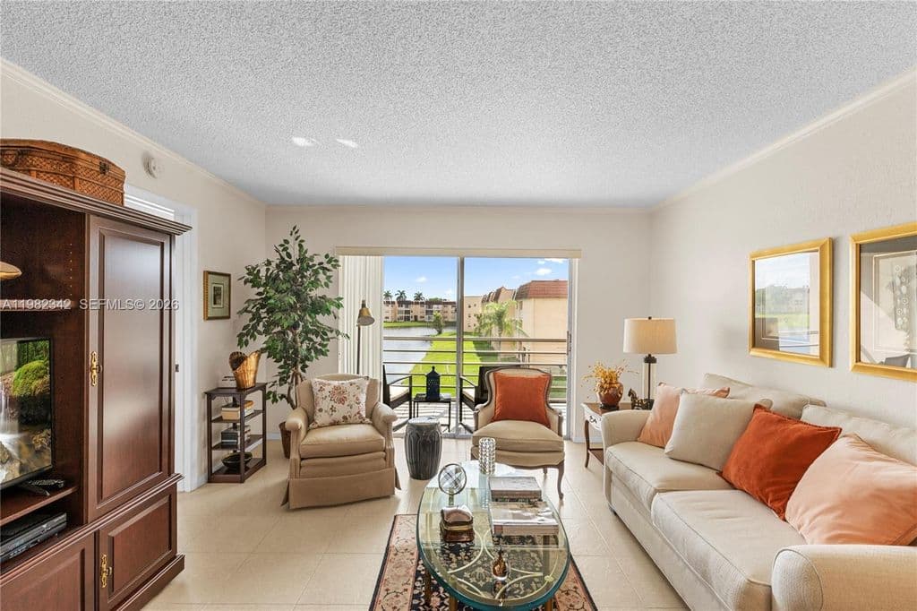 2+1 Condo — 8950 Sunrise Lakes Blvd APT 309