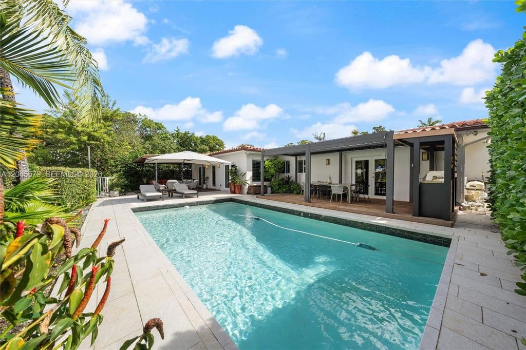 4+1 Müstakil ev — 12944 Banyan Rd