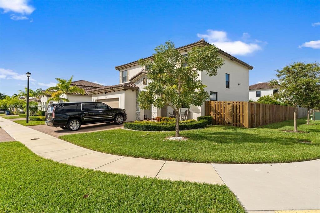 5-bedroom Single-Family Home — 11903 SW 241 St