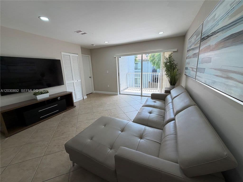 2+1 Condo — 4712 NW 114th Ave Unit 202