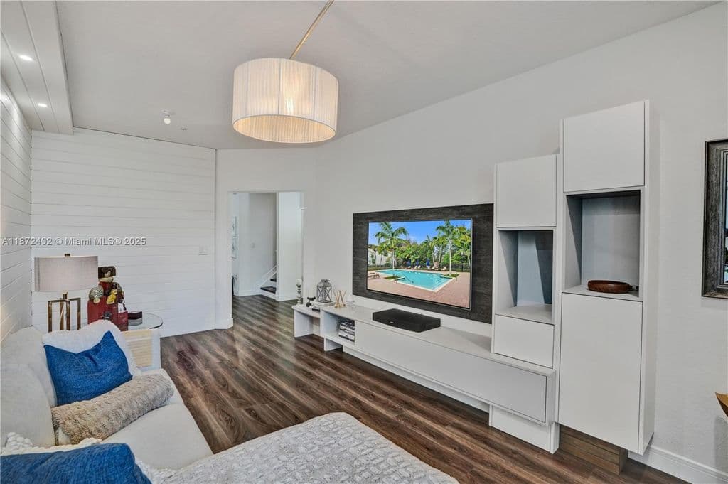 3-bedroom Property — 136 SW 185th Way